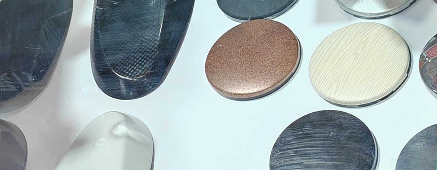 The smart surface decoration process offers many advantages over traditional injection molding processes